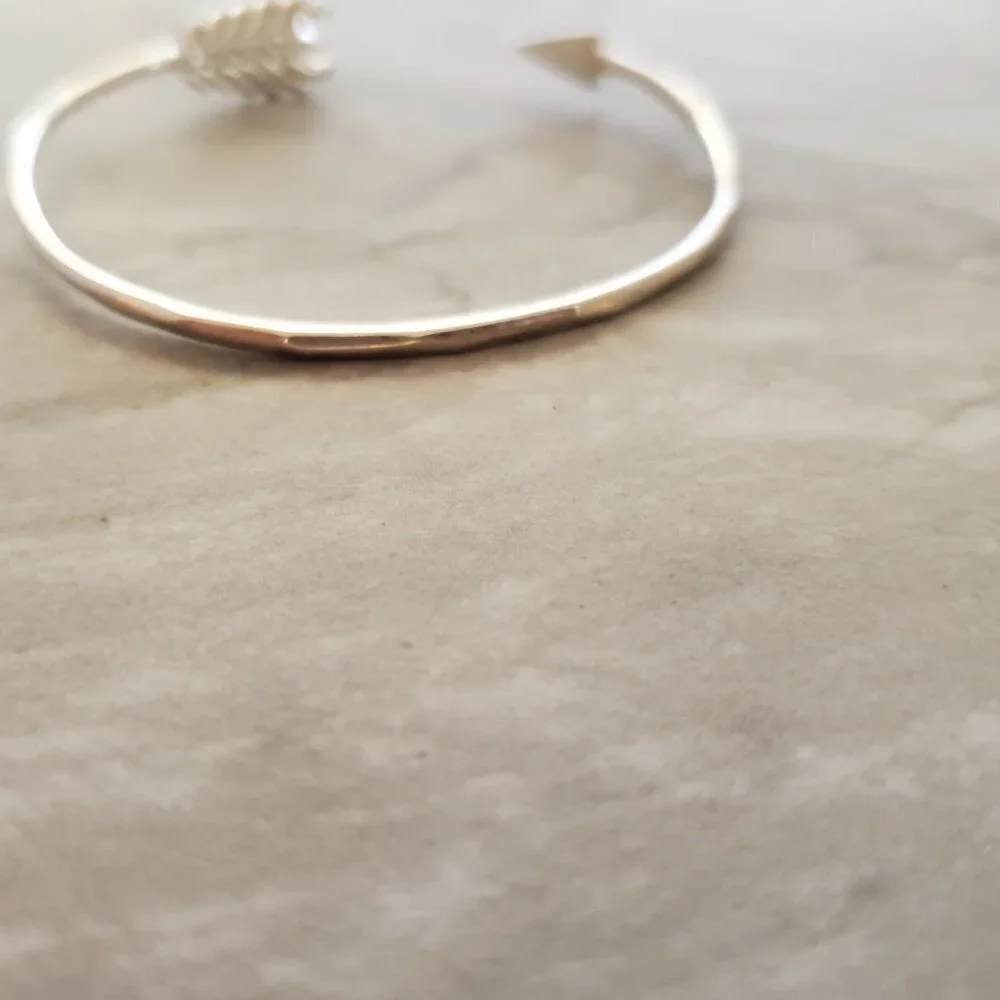 🏹 Stella and Dot Dainty Minimalist Gilded Arrow Cuff Bangle Bracelet 🏹 - Picture 3 of 6
